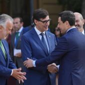 Archivo - El ministro de Política Territorial, Ángel Víctor Torres; el presidente de la Generalitat de Cataluña, Salvador Illa, y el presidente de la Junta de Andalucía, Juanma Moreno, el 6 de junio de este año durante la Conferencia de Presidentes en Bar - David Zorrakino - Europa Press - Archivo
