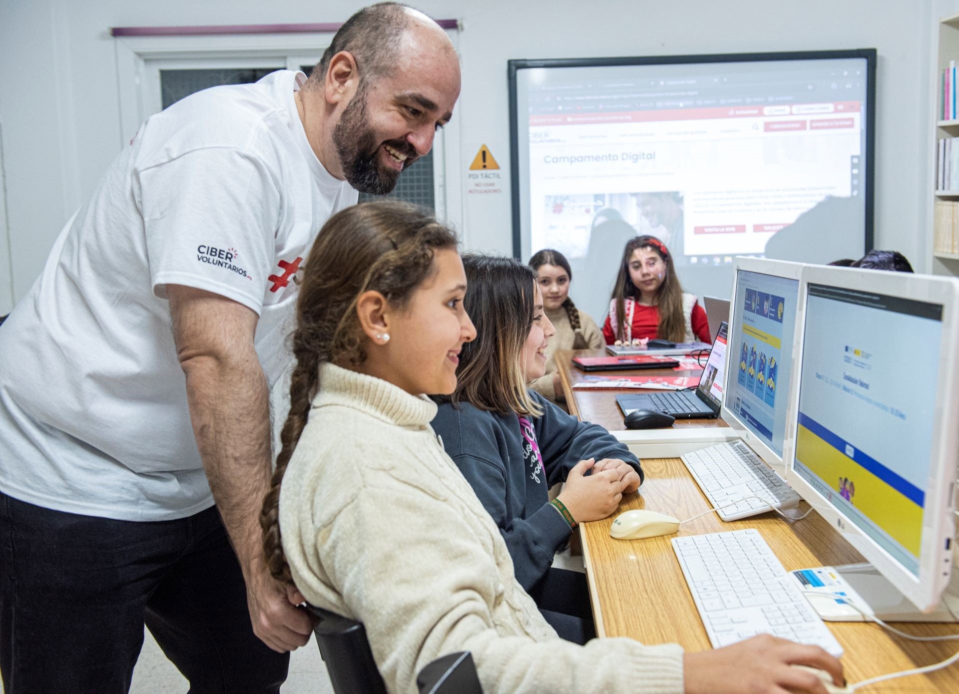La Fundación Cibervoluntarios imparte un campamento digital gratuito para jóvenes de Badajoz La Fundación Cibervoluntarios imparte un campamento digital gratuito para jóvenes de Badajoz