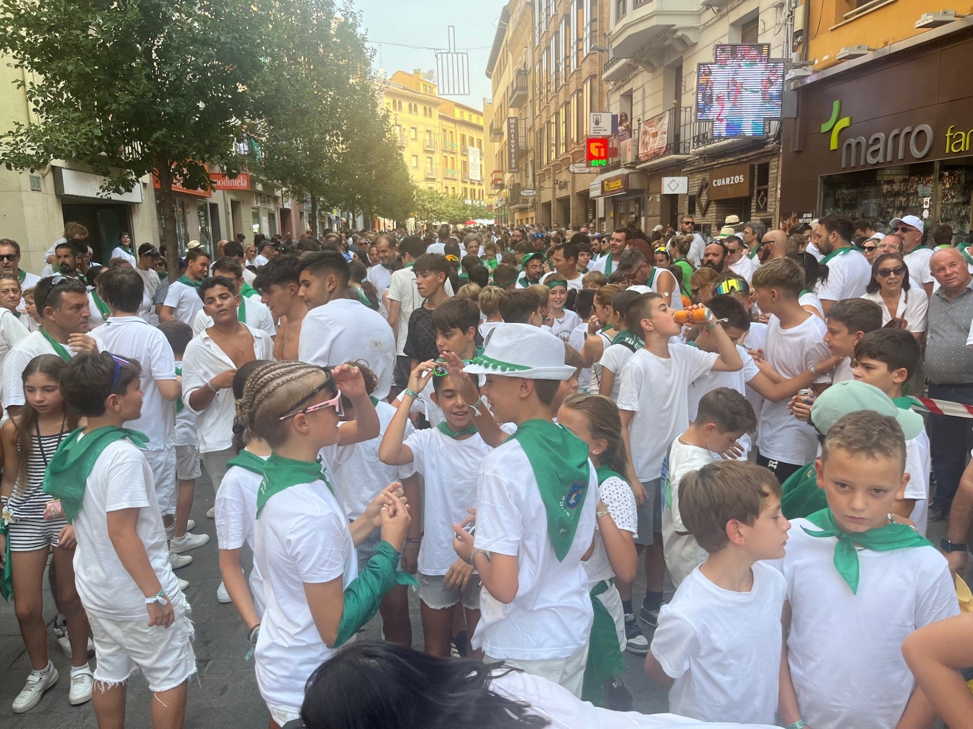 Los más pequeños disfrutan del primer encierro infantil y de la presentación al santo en el ecuador de fiestas Los más pequeños disfrutan del primer encierro infantil y de la presentación al santo en el ecuador de fiestas