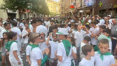 Los más pequeños disfrutan del primer encierro infantil y de la presentación al santo en el ecuador de fiestas Los más pequeños disfrutan del primer encierro infantil y de la presentación al santo en el ecuador de fiestas