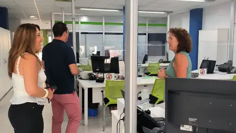 El Servicio de Atención Ciudadana del Ayuntamiento de Peñíscola ha atendido más de 3000 trámites en la primera mitad del verano El Servicio de Atención Ciudadana del Ayuntamiento de Peñíscola ha atendido más de 3000 trámites en la primera mitad del verano