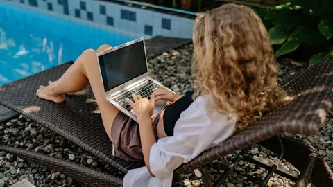 6 de cada 10 trabajadores no consigue desconectar del trabajo durante su periodo vacacional 6 de cada 10 trabajadores no consigue desconectar del trabajo durante su periodo vacacional