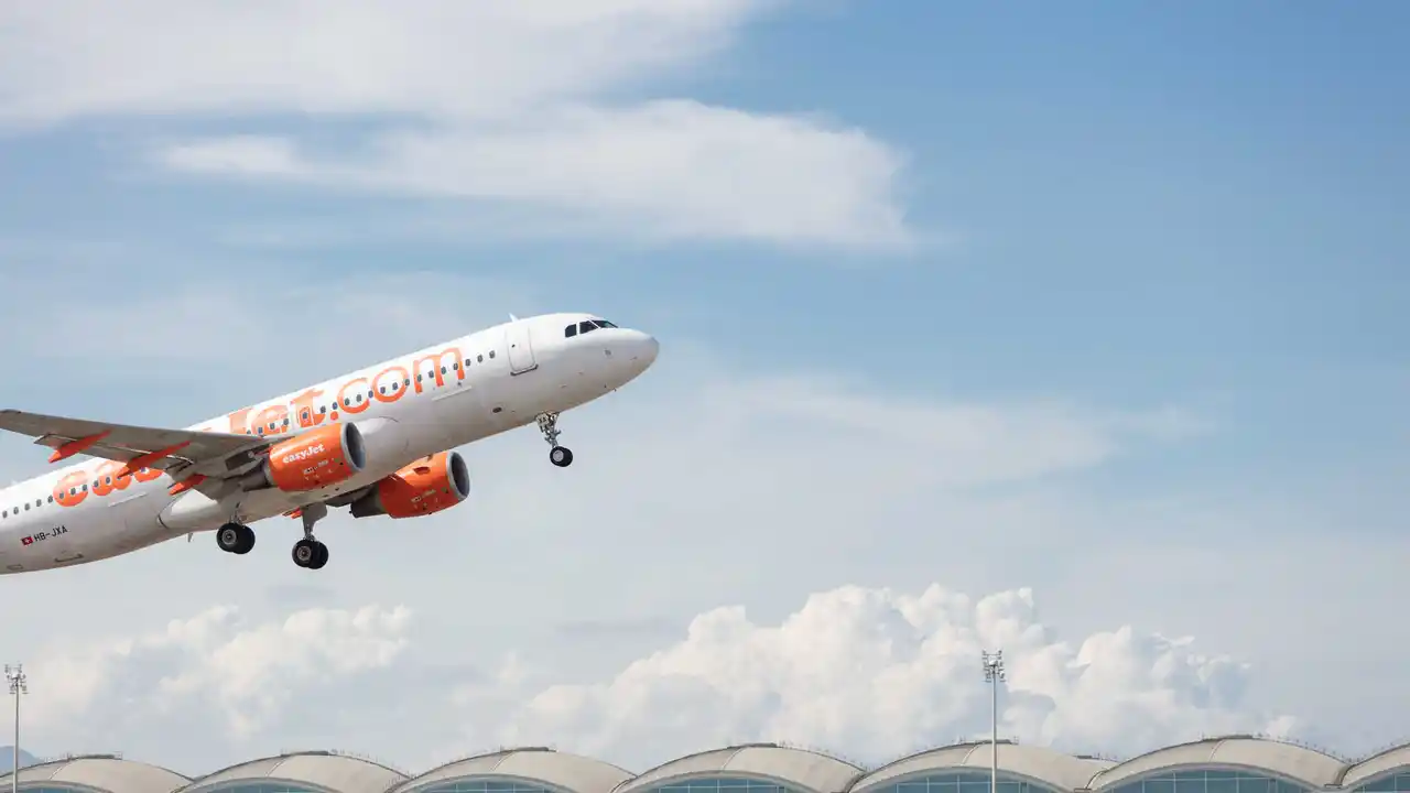 La Brújula de la Economía: Inversión en aeropuertos, la reforma del despido y la crisis de la vivienda