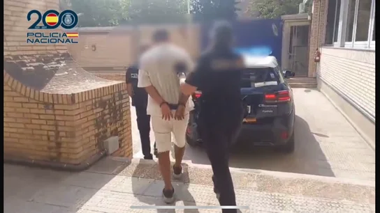 El detenido se encuentra en situación irregular y cuenta con antecedentes por hechos similares El detenido se encuentra en situación irregular y cuenta con antecedentes por hechos similares