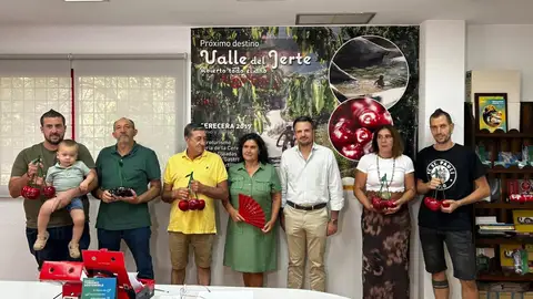 El consejero de Presidencia entrega los Premios a las Cerezas y Picotas más grandes del Valle del Jerte El consejero de Presidencia entrega los Premios a las Cerezas y Picotas más grandes del Valle del Jerte