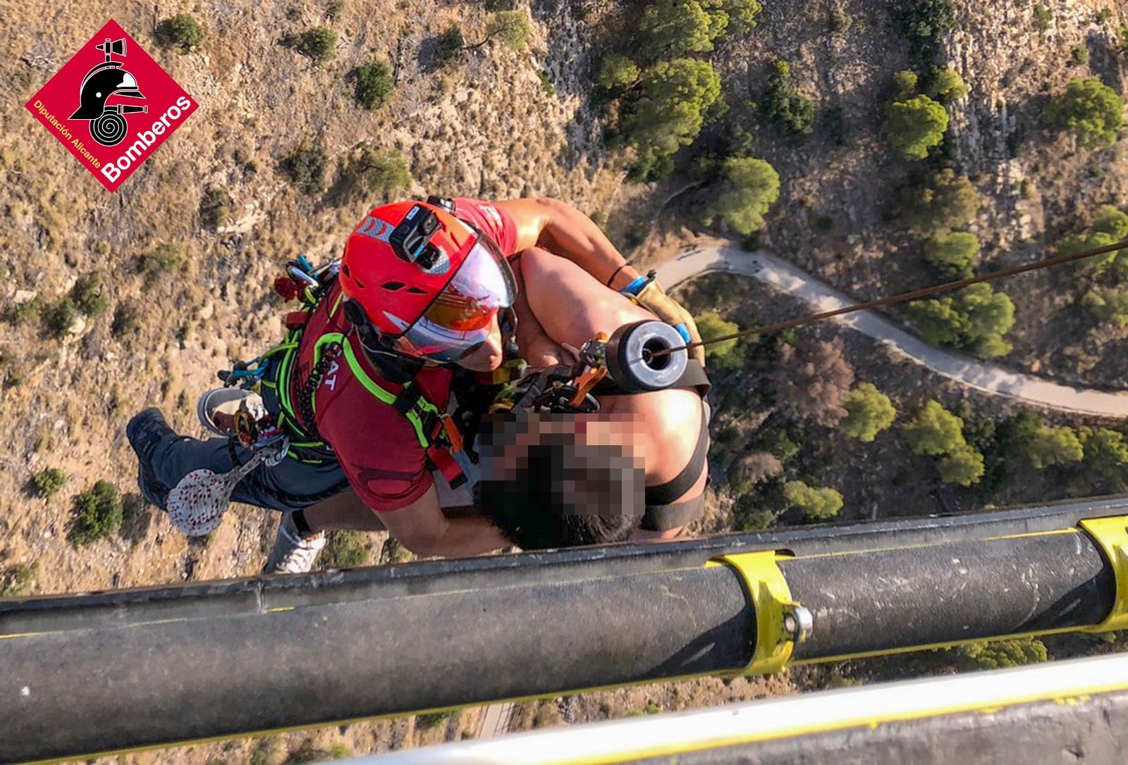 Los Bomberos del Consorcio provincial de Alicante rescataron ayer tarde un hombre en el Camino del Faro de Albir Los Bomberos del Consorcio provincial de Alicante rescataron ayer tarde un hombre en el Camino del Faro de Albir