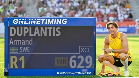Duplantis vuelve a romper el récord de salto de pértiga Duplantis vuelve a romper el récord de salto de pértiga