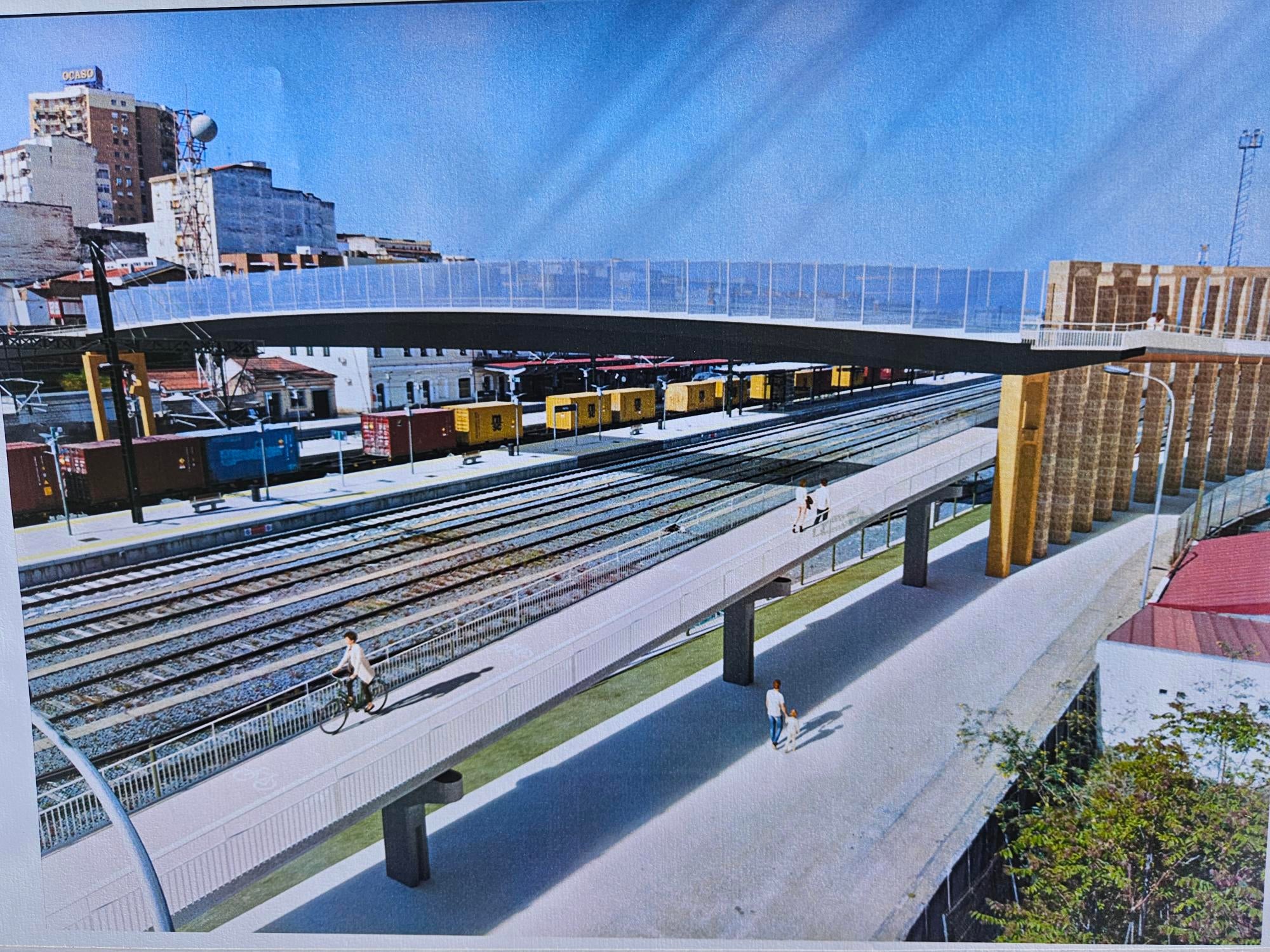 La pasarela peatonal con carril bici sobre las vías del tren que unirá la zona Norte con el centro de Mérida estará lista a final de año La pasarela peatonal con carril bici sobre las vías del tren que unirá la zona Norte con el centro de Mérida estará lista a final de año