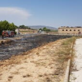 El incendio en Pinoso quemó 200 metros de terreno cerca del Polígono Industrial