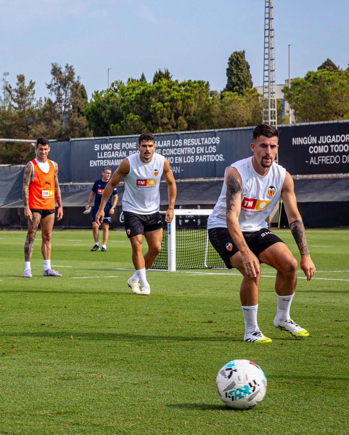 El Valencia iniciará LaLiga este sábado con todos los jugadores inscritos El Valencia iniciará LaLiga este sábado con todos los jugadores inscritos