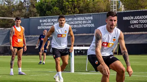 El Valencia iniciará LaLiga este sábado con todos los jugadores inscritos El Valencia iniciará LaLiga este sábado con todos los jugadores inscritos