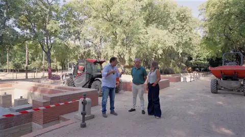 El alcalde de Sevilla, José Luis Sanz, durante su visita al inicio de la tercera fase de la reforma del Prado de San Sebastián. - AYUNTAMIENTO DE SEVILLA. El alcalde de Sevilla, José Luis Sanz, durante su visita al inicio de la tercera fase de la reforma del Prado de San Sebastián. - AYUNTAMIENTO DE SEVILLA.