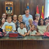 Marcos Zaragoza, alcalde de Vilajoyosa recibe a los niños y niñas saharauis que pasan las vacaciones en familias de acogida