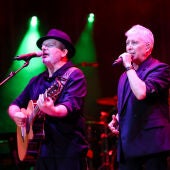 Marenostrum Fuengirola vibra con la voz eterna de Pecos y su repertorio inolvidable