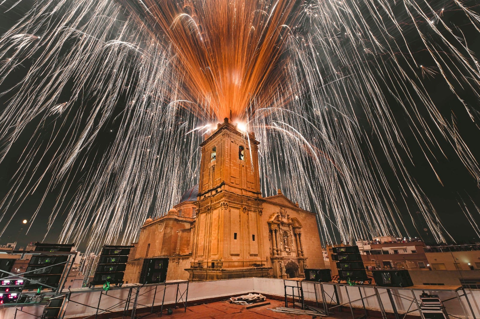 Elche gasta más de 800.000 euros en pólvora Elche gasta más de 800.000 euros en pólvora