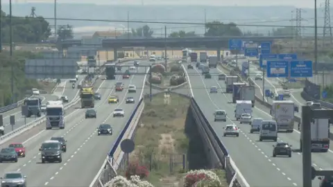 Tráfico prevé un importante volumen de coches durante el puente Tráfico prevé un importante volumen de coches durante el puente