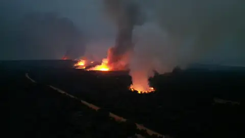 Las imágenes desde el aire del incendio de Zamora, el más extenso de la historia en España Las imágenes desde el aire del incendio de Zamora, el más extenso de la historia en España