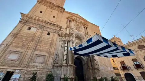 Elche vela a su patrona en la víspera de su coronación Elche vela a su patrona en la víspera de su coronación