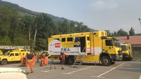 Puesto de Mando Avanzado establecido en el recinto ferial de la Imera, en Cangas del Narcea, para controlar el estado de los incendios forestales en la zona. Puesto de Mando Avanzado establecido en el recinto ferial de la Imera, en Cangas del Narcea, para controlar el estado de los incendios forestales en la zona.