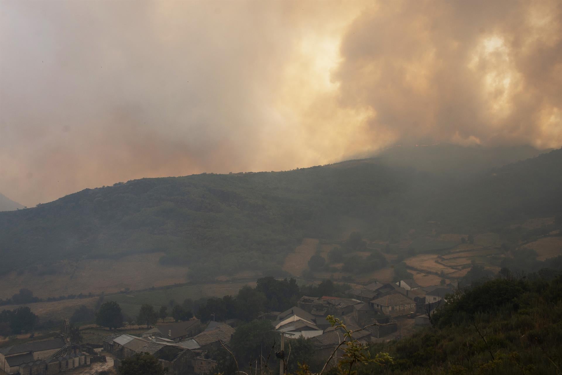 Más de 22 mil hectáreas han ardido en los últimos días en la provincia de Ourense Más de 22 mil hectáreas han ardido en los últimos días en la provincia de Ourense
