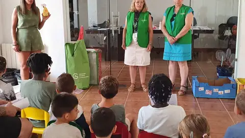 La Asociación Española contra el Cáncer de Cáceres conciencia a más de 2.000 niños para proteger la piel del sol La Asociación Española contra el Cáncer de Cáceres conciencia a más de 2.000 niños para proteger la piel del sol