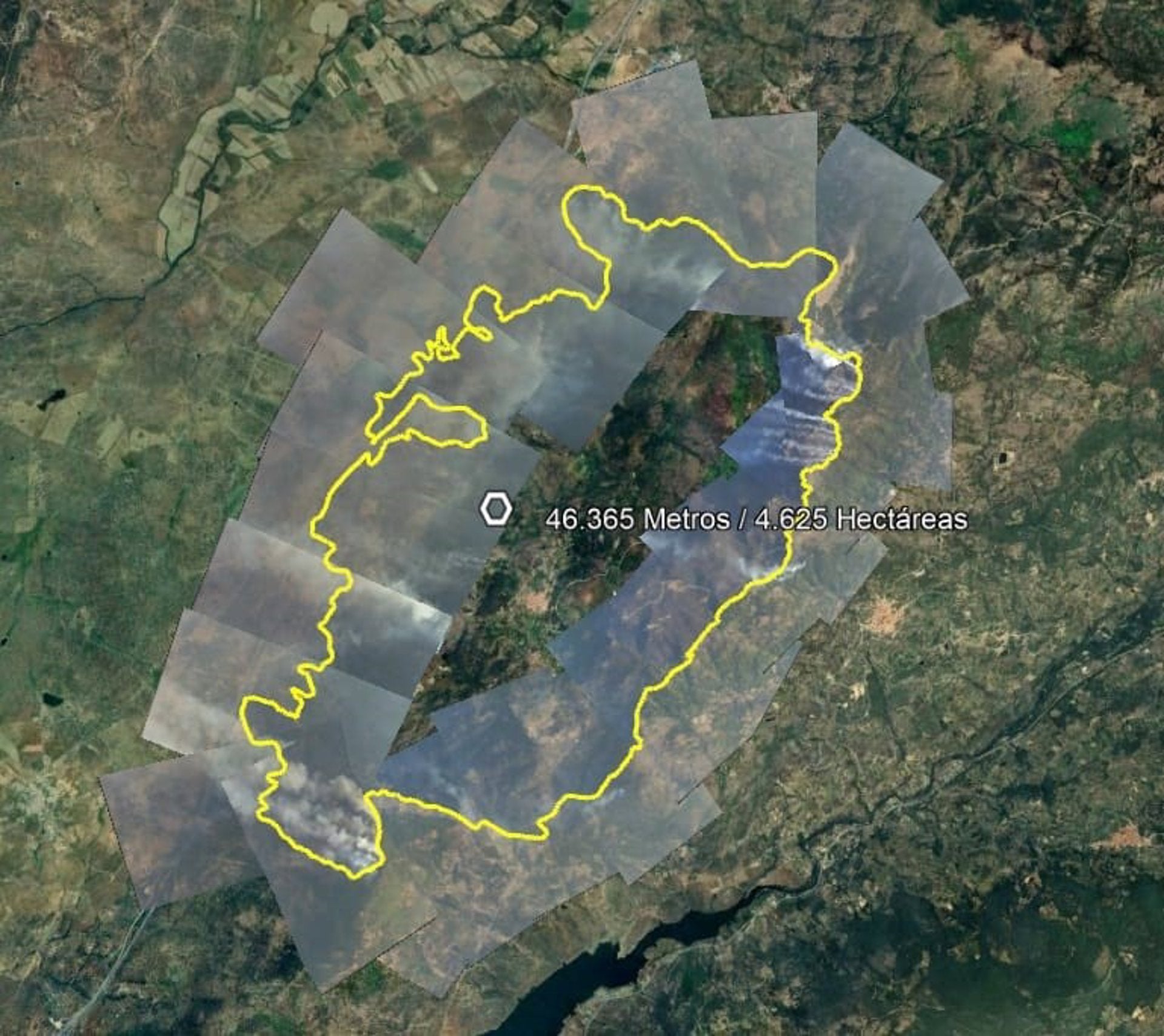 Doce medios aéreos tratan de cerrar el perímetro del incendio de Jarilla que alcanza ya los 48 kilómetros Doce medios aéreos tratan de cerrar el perímetro del incendio de Jarilla que alcanza ya los 48 kilómetros