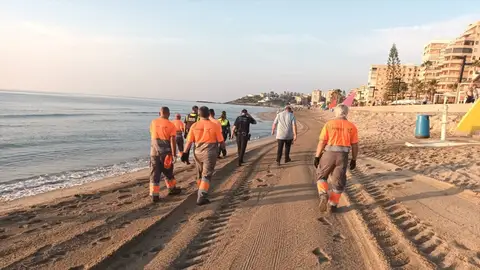 Oropesa retira 35 sillas y 29 sombrillas abandonadas en la playa en el marco de la campaña de concienciación ciudadana Oropesa retira 35 sillas y 29 sombrillas abandonadas en la playa en el marco de la campaña de concienciación ciudadana