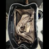 Imagen de la mochila donde el detenido ocultaba los dos paquetes de droga. - GUARDIA CIVIL.