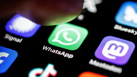La banderita de WhatsApp: qué es, para qué sirve y cómo activarla La banderita de WhatsApp: qué es, para qué sirve y cómo activarla