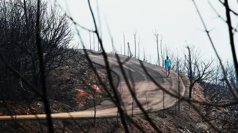 Vista del pasado miércoles de una paraje quemado por el incendio en Las Médulas, Orellán y Carucedo. Vista del pasado miércoles de una paraje quemado por el incendio en Las Médulas, Orellán y Carucedo.