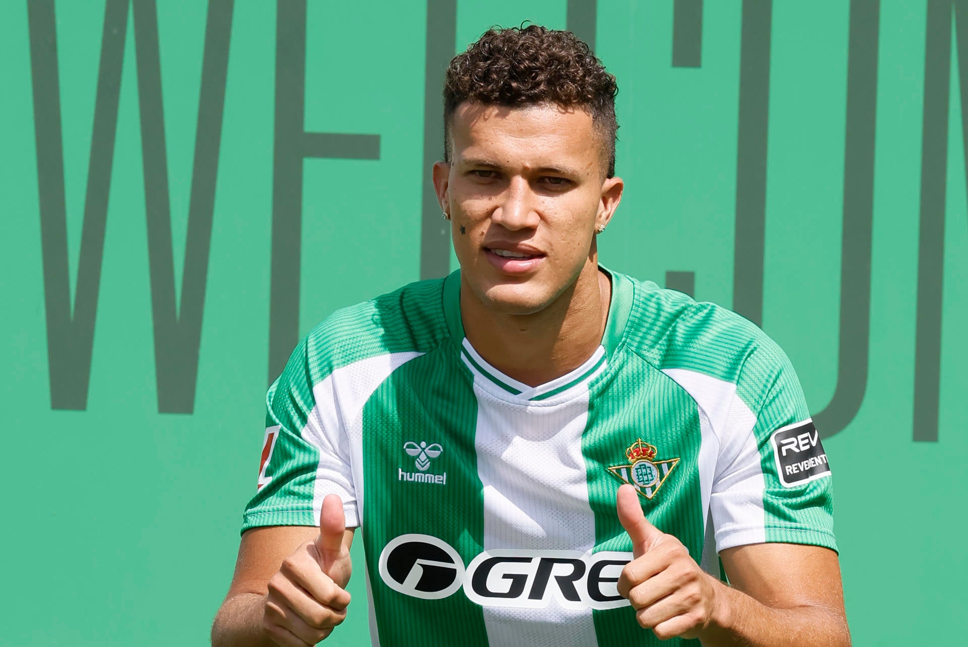 El Betis inscribe a todos sus futbolistas en LaLiga El Betis inscribe a todos sus futbolistas en LaLiga