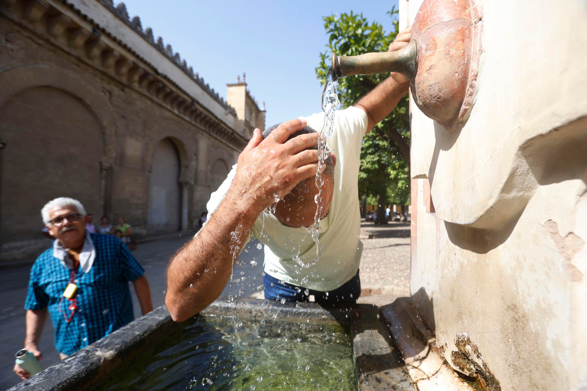 Vuelve el calor extremo a casi toda España: estas 42 provincias mantienen activos avisos por calor, lluvias y tormentas Vuelve el calor extremo a casi toda España: estas 42 provincias mantienen activos avisos por calor, lluvias y tormentas