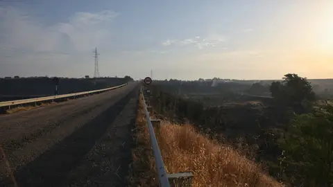 Estas son las carreteras cortadas por los incendios: dos nacionales y nueve secundarias Estas son las carreteras cortadas por los incendios: dos nacionales y nueve secundarias