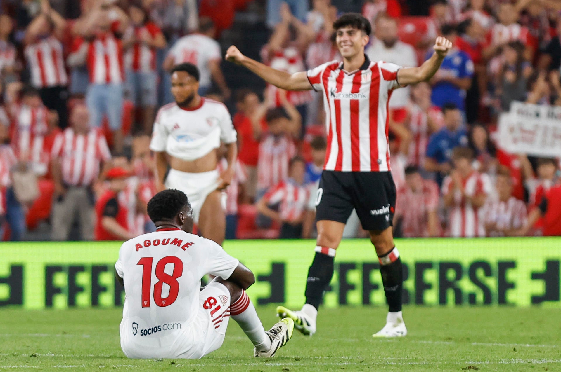 (3-2) Luces, sombras, polémica y derrota de un Sevilla digno (3-2) Luces, sombras, polémica y derrota de un Sevilla digno