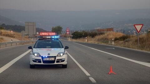 El avance del fuego obliga a cortar hasta 12 carreteras