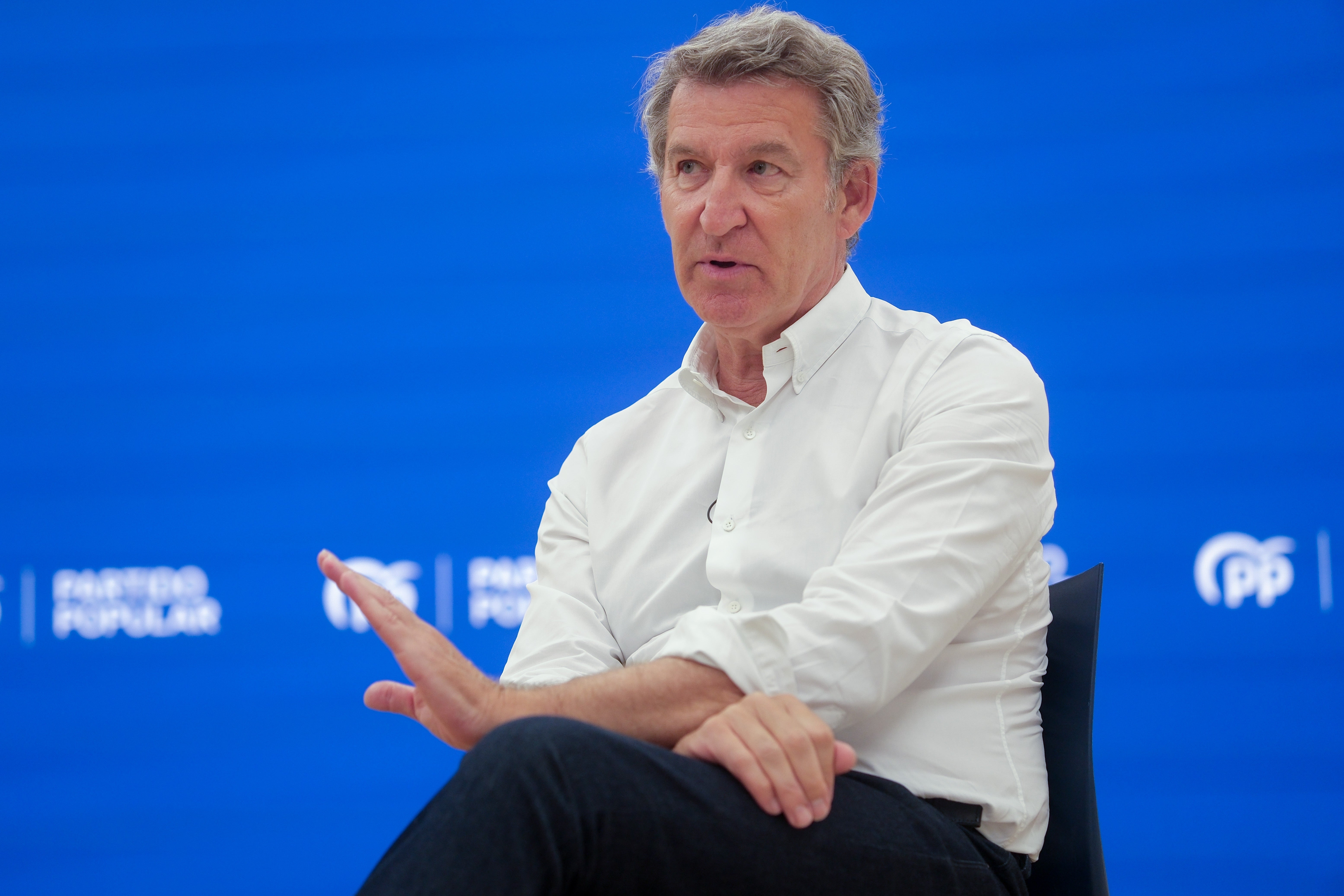 Feijóo se compromete a reformar la ley para la repatriación inmediata de los inmigrantes que delincan: "Tolerancia cero" Feijóo se compromete a reformar la ley para la repatriación inmediata de los inmigrantes que delincan: "Tolerancia cero"