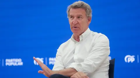 Feijóo se compromete a reformar la ley para la repatriación inmediata de los inmigrantes que delincan: "Tolerancia cero" Feijóo se compromete a reformar la ley para la repatriación inmediata de los inmigrantes que delincan: "Tolerancia cero"