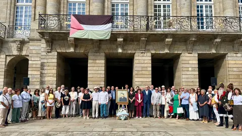 La alcaldesa de Santiago reivindica el legado de Ánxel Casal en el 89 aniversario de su fusilamiento: "construir la Compostela que ha soñado es un compromiso diario" La alcaldesa de Santiago reivindica el legado de Ánxel Casal en el 89 aniversario de su fusilamiento: "construir la Compostela que ha soñado es un compromiso diario"