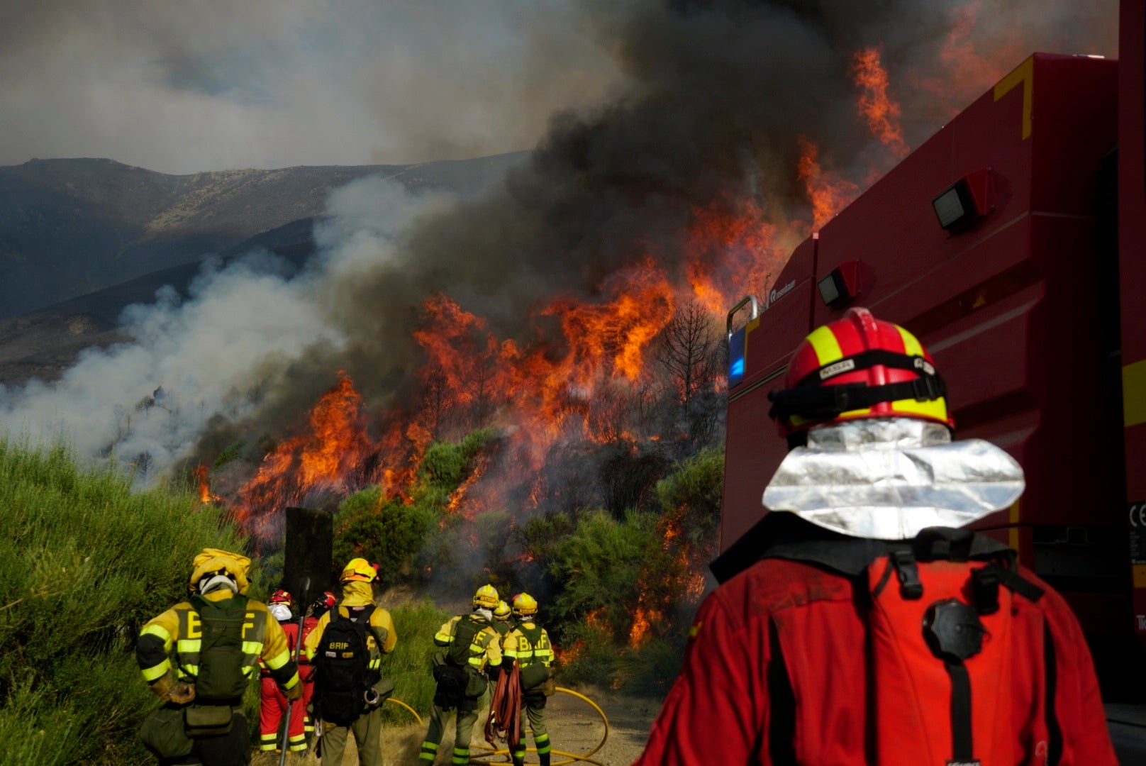 El espectacular vídeo aéreo del Ejército en el que se ve España asolada por los incendios El espectacular vídeo aéreo del Ejército en el que se ve España asolada por los incendios
