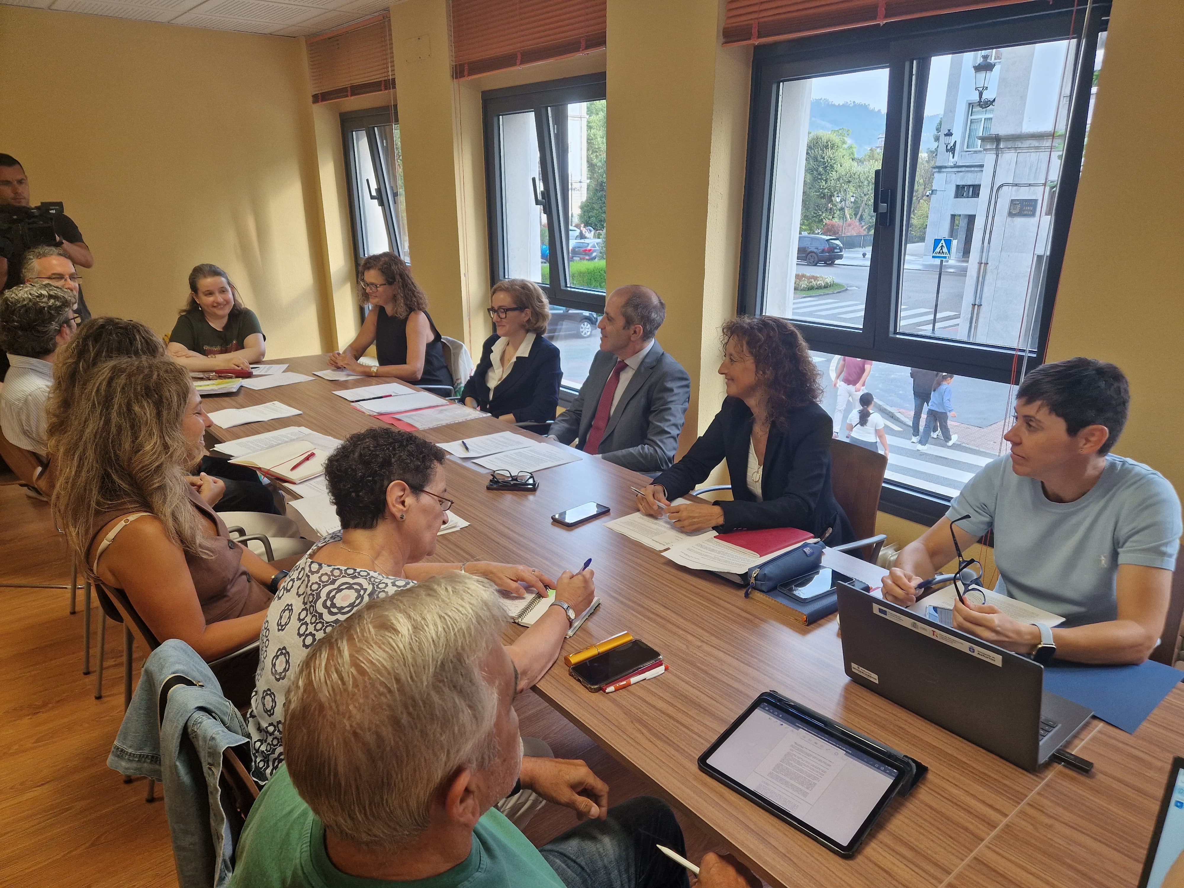 El Principado avanza en la integración del personal y en la tramitación previa del reglamento interno de las escuelas municipales de 0 a 3 El Principado avanza en la integración del personal y en la tramitación previa del reglamento interno de las escuelas municipales de 0 a 3