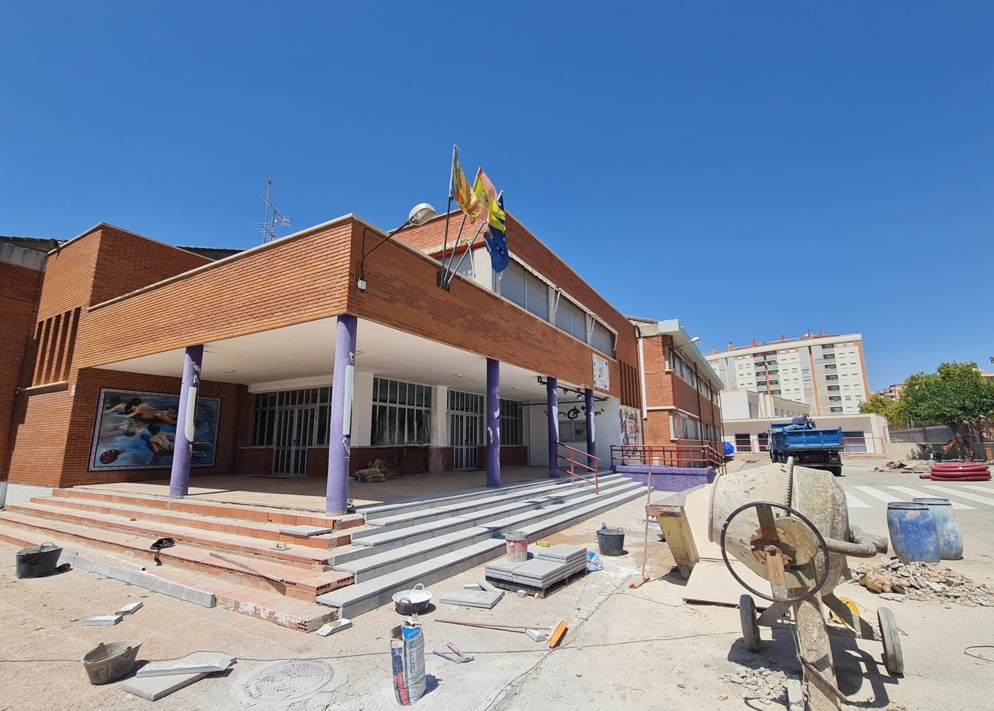 Elda comienza con las obras para mejorar los espacios de los colegios públicos Elda comienza con las obras para mejorar los espacios de los colegios públicos