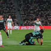 El Elche mantiene su apuesta por el dominio ante el Betis