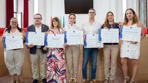 Cuatro empresas turísticas de la ciudad y las oficinas municipales del MAM, Puerta de la Villa y Teatro Romano cuentan ya con sus distintivos de Compromiso de Calidad Turística Cuatro empresas turísticas de la ciudad y las oficinas municipales del MAM, Puerta de la Villa y Teatro Romano cuentan ya con sus distintivos de Compromiso de Calidad Turística