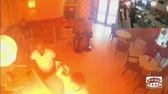 Incendia la barra de un bar en Sevilla porque no ten&iacute;an "mayonesa" para su montadito