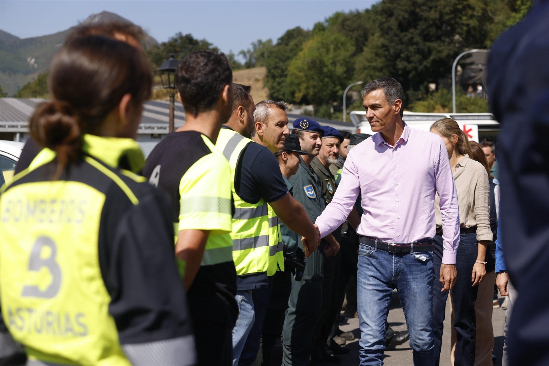 Pedro Sánchez incide en el cambio climático y el PP le acusa de ineptitud y propaganda por los incendios Pedro Sánchez incide en el cambio climático y el PP le acusa de ineptitud y propaganda por los incendios