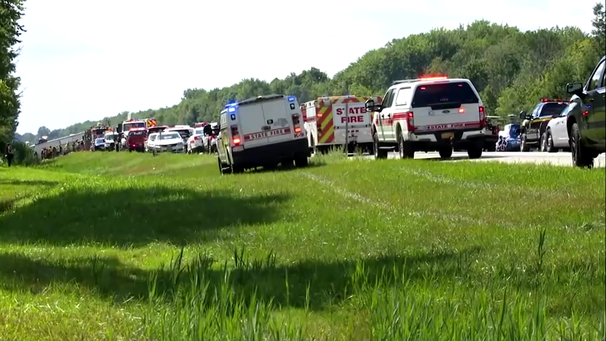 Accidente en Nueva York: al menos cinco muertos tras volcar un autobús turístico Accidente en Nueva York: al menos cinco muertos tras volcar un autobús turístico