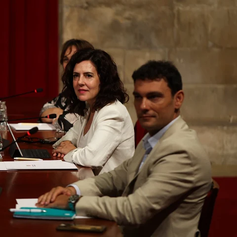 La consellera de Familias, Bienestar Social y Atención a la Dependencia, Sandra Fernández; y el director general de Inmgración y Cooperación al Desarrollo, Manuel Pavón.