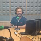 El fotoperiodista de Huelva Información , Josué Correa, en los estudios de Onda Cero.