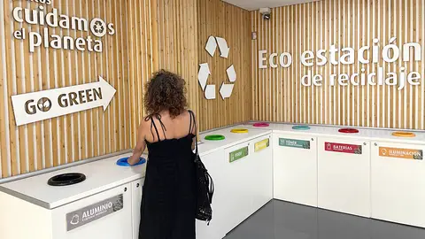 Área de reciclaje en el centro comercial L’Aljub de Elche. Área de reciclaje en el centro comercial L’Aljub de Elche.