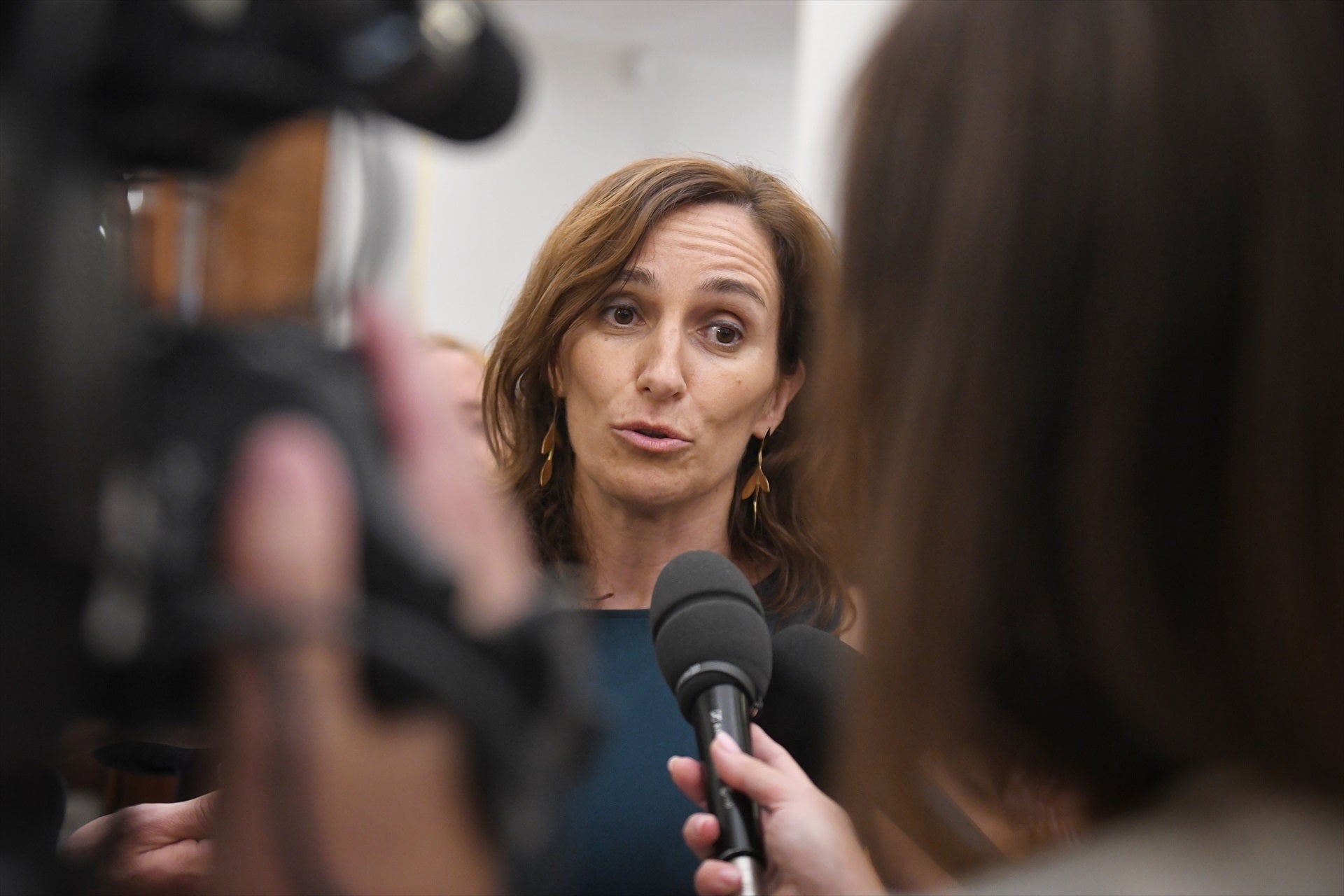 Mónica García, contra las pulseras para pirómanos de Feijóo: "Quiere desviar la atención" Mónica García, contra las pulseras para pirómanos de Feijóo: "Quiere desviar la atención"